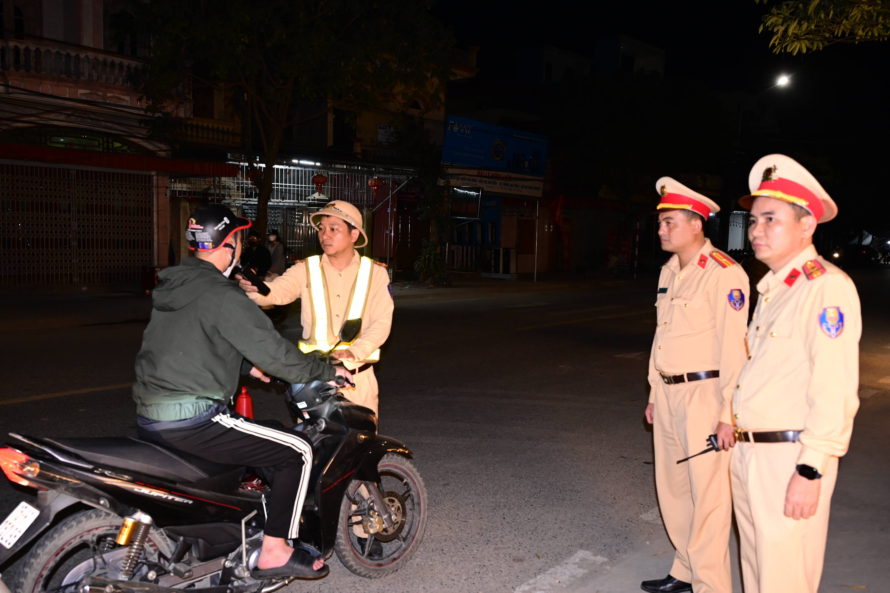 Phát hiện 11 trường hợp vi phạm trật tự an toàn giao thông trong tối 28.3 tại huyện Tiên Lãng